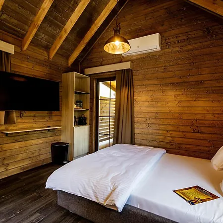 Western Camp Resort 2*