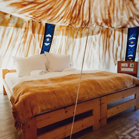 Western Camp Resort 2*